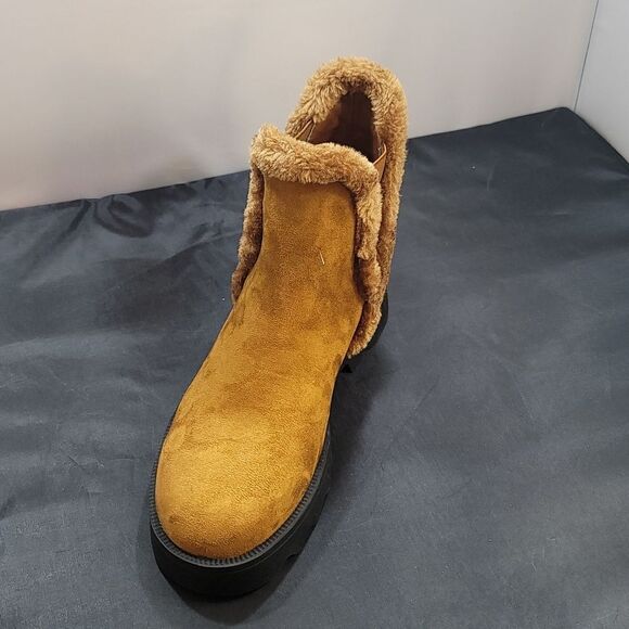 BRAND NEW AEROSOLES WOMEN'S SWALLOW CHELSEA FAUX SUEDE BOOT - Picture 4 of 16